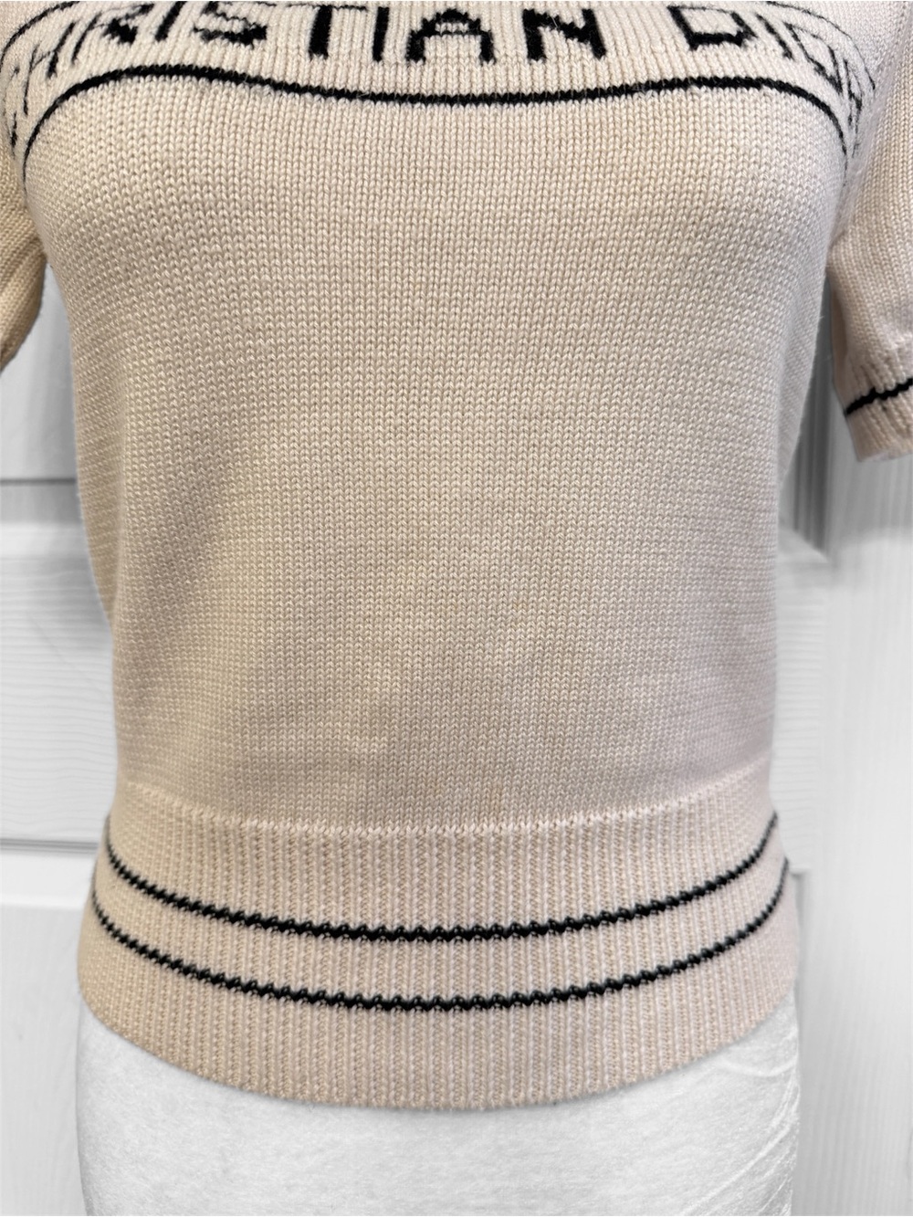 Dior Short-Sleeved Sweater
Ecru Wool and Cashmere Knit - Picture 3 of 10